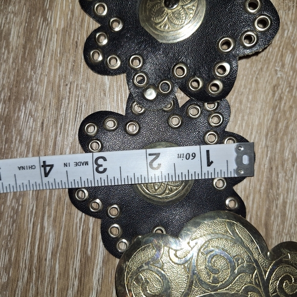 Vintage Western Black Leather Flower Shaped Silver Concho Belt Size Medium - Picture 11 of 12